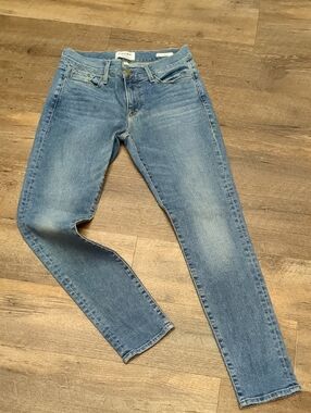 Frame Denim Skinny Jeans in Faded Blue Wash